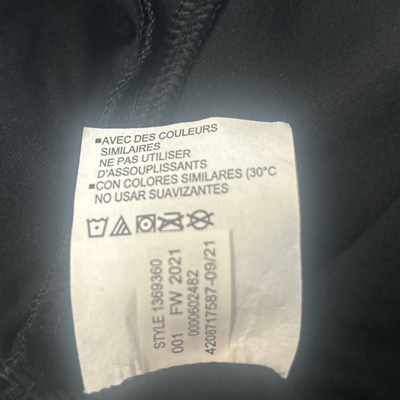 UNDER ARMOR SPORTS TOP - Picture 11 of 14